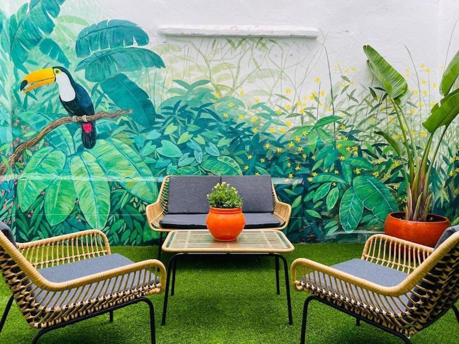 Artistic Flat Next To Ruzafa Welcome To The Jungle Valencia Eksteriør bilde
